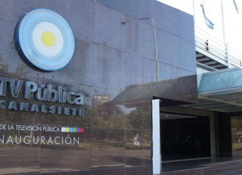 El gerente de Prensa y Relaciones Institucionales de la Tv Pública, Roberto Gambuzza, quedó en el ojo de la tormenta al conocerse que cobra un sueldo de 826.500 pesos por mes.