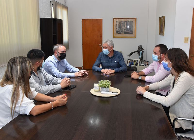 El intendente Fabián Cagliardi recibió en el despacho de Intendencia al director provincial de Cultos, Juan Ignacio Torreiro.