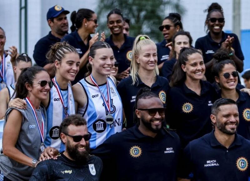 Gisela Bonomi, Fiorela Corimberto, Nahuel Baptista y la entrenadora Leticia Brunati estarán luciendo los colores albicelestes en el evento.