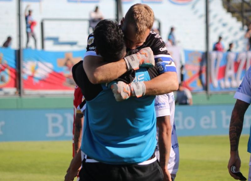 El Tomba se impuso por 3-2 al Arse, como visitante en Sarandí, por la fecha 11 del campeonato.