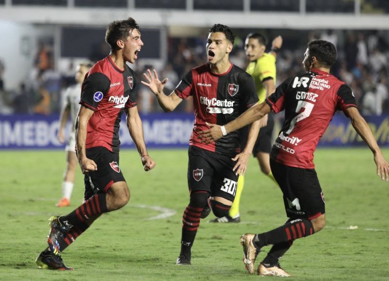 El equipo rosarino ganó 2-1 ante el conjunto brasileño, mantuvo su invicto en el certamen y avanzó a la siguiente ronda de la Copa Sudamericana.