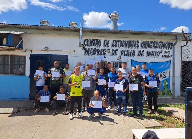 Se llevó a cabo una ceremonia de entrega de diplomas en la Unidad 43 del Servicio Penitenciario Bonaerense (SPB) y contó con el aval del Ministerio de Justicia y Derechos Humanos de la provincia de Buenos Aires.