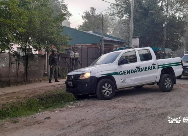 En los allanamientos se secuestró cocaína, marihuana, dinero en efectivo y otros elementos de interés para la causa, informó Gendarmería Nacional Argentina (GNA).