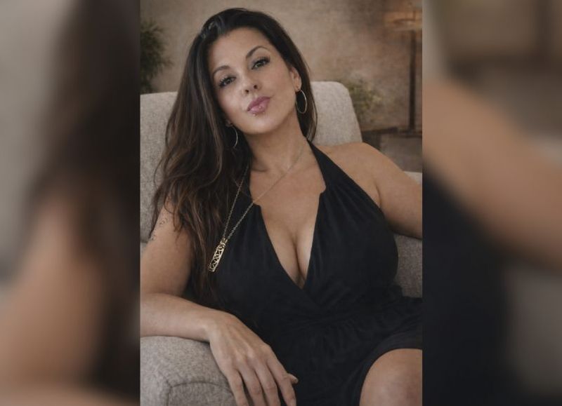 Karen, referente de KarentarotStudio, durante su desarrollo como guía espiritual y tarotista.