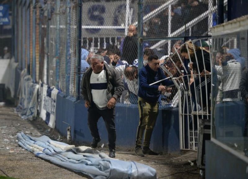 Eduardo Aparicio es el titular de la Agencia de Prevención de Violencia en el Deporte (APREVIDE) y quedó en el ojo de la tormenta tras justificar la represión policial ocurrida en la cancha de Gimnasia.