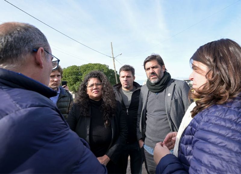 La directora ejecutiva del Organismo Provincial de Integración Social y Urbana (OPISU), Romina Barrios, y el jefe de Asesores del Gobernador, Carlos Bianco.