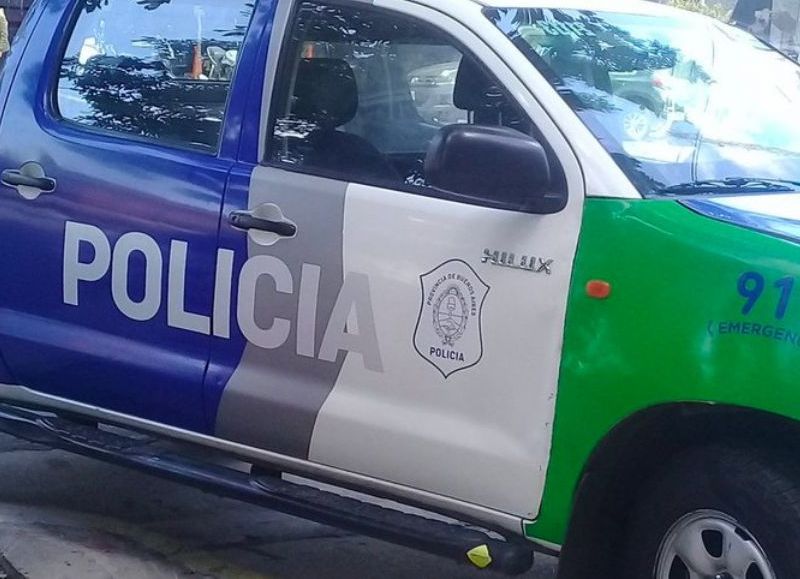 Fue identificado como Claudio Juárez (45), quien recibió tres puñaladas y falleció en el lugar como consecuencia de sus heridas.