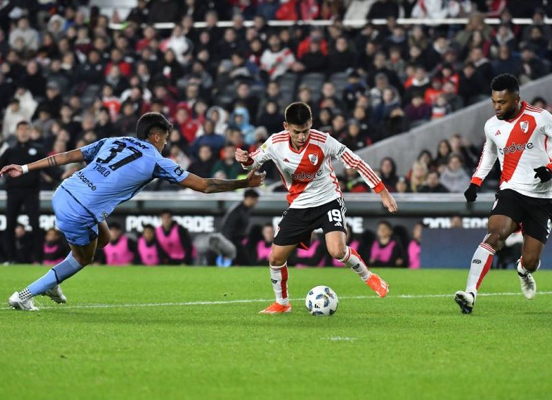 Con goles de Echeverri, en el primer tiempo, y Colidio y Solari sobre el final, el equipo de Demichelis consiguió su segundo triunfo en fila en la Liga Profesional.