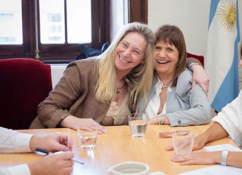 La secretaria general de Presidencia, Karina Milei, y la ministra de Seguridad, Patricia Bullrich.