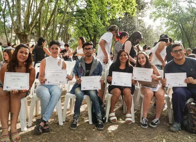 En el predio del Instituto Pellegrini llevamos adelante el cierre de año de Empleo Joven y realizamos la entrega de certificados a los y las jóvenes de nuestro distrito que finalizaron sus cursos.