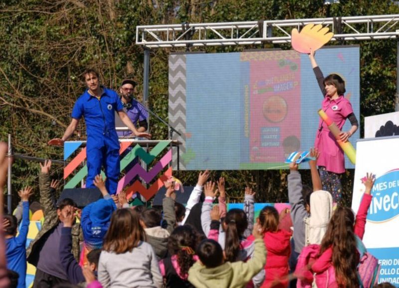 El Ministerio de Desarrollo de la Comunidad, a través del Organismo Provincial de la Niñez y Adolescencia, en conjunto con el Instituto Cultural de la Provincia, llevan adelante el Mes de las Niñeces.