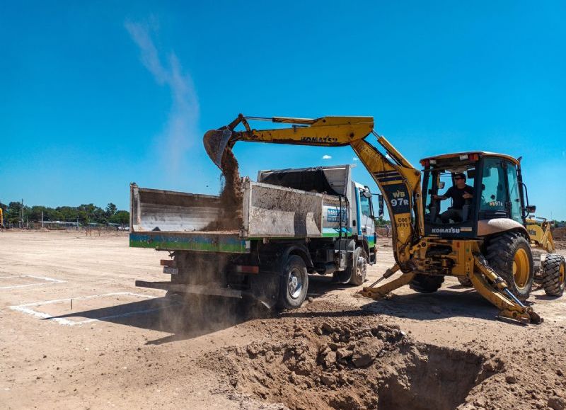 Dicha obra se lleva a cabo con fondos municipales y empleados de la Constructora Municipal y se prevé la finalización de la misma el corriente año.