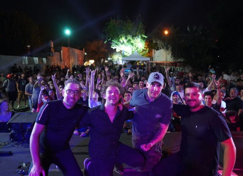 La Secretaría de Cultura de Merlo junto al Instituto Cultural de la Provincia de Buenos Aires llevaron adelante un encuentro musical que tuvo como protagonista al guitarrista y cantante Gaspar Benegas de La Mono Trío.