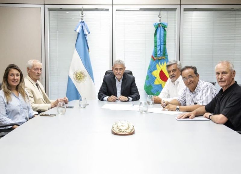 Con la rúbrica del jefe comunal Jorge Ferrarersi, se pone en marcha el proyecto que incluyen mejoras viales, rotondas, distribuidores y otros trabajos complementarios.