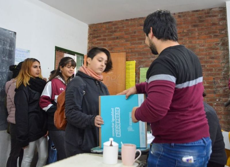 Fueron un total de 84 personas, los beneficiarios en la Escuela Secundaria número 16 de Altos del Oeste.