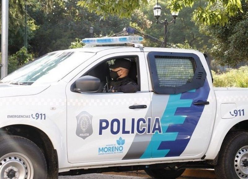 Un hombre y una mujer fueron notificados de la causa y se secuestraron cuatro teléfonos celulares, una CPU, dos discos rígidos, nueve unidades de almacenamiento portátil y una notebook.