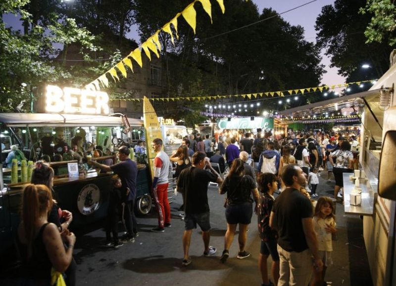 En la Plaza de los Aviadores se podrá encontrar una variada oferta cultural y gastronómica.