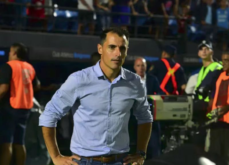 El entrenador Guillermo Farré, quien como jugador fue uno de los protagonistas del heroico ascenso frente a River en 2011, llevaba un ciclo de casi tres años al frente del conjunto.