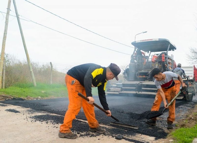 La Municipalidad de José C. Paz informó que avanzan con la pavimentación asfáltica sobre la calle Antártida Argentina.