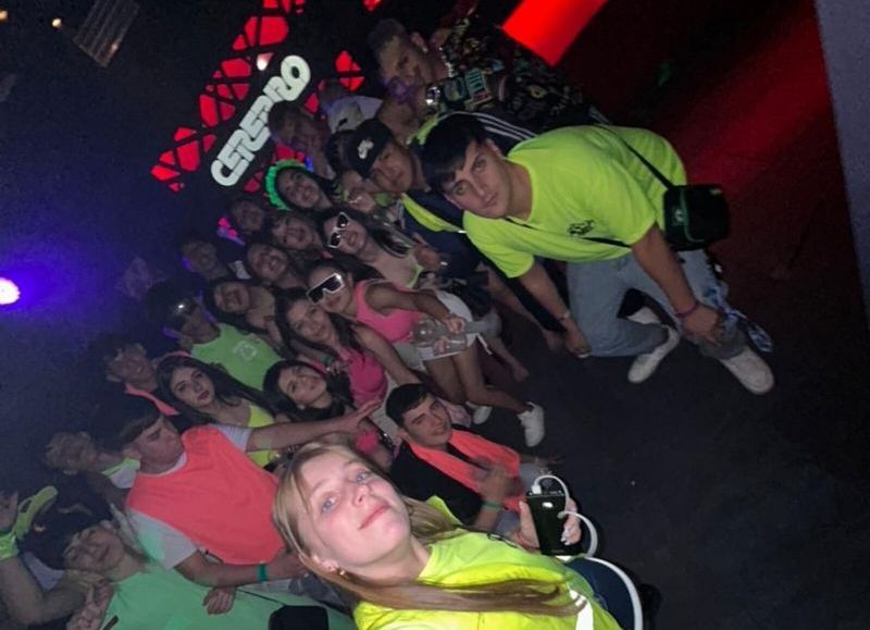 Disfrutan de las discotecas.
