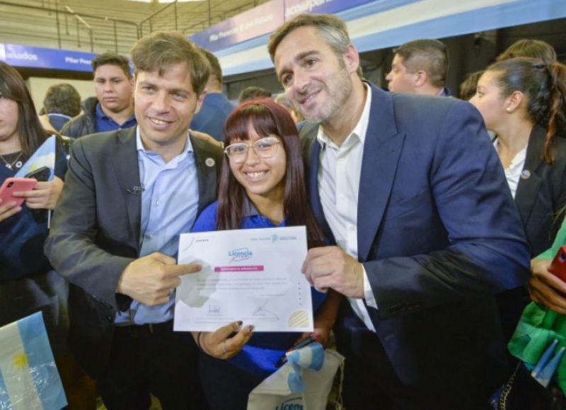 El gobernador de la provincia de Buenos Aires, Axel Kicillof, encabezó el acto que dio cierre a la prueba piloto del programa “Licencia Joven” en Pilar, junto al intendente local, Federico Achaval.