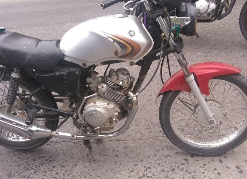También incautaron la motocicleta marca Yamaha YBR en la que se trasladaba.