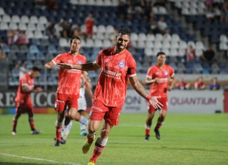 El Bicho goleó 3-0 al Tricolor con goles de Gabriel Ávalos -por duplicado- y Gastón Verón por los 32avos de la Copa Argentina.