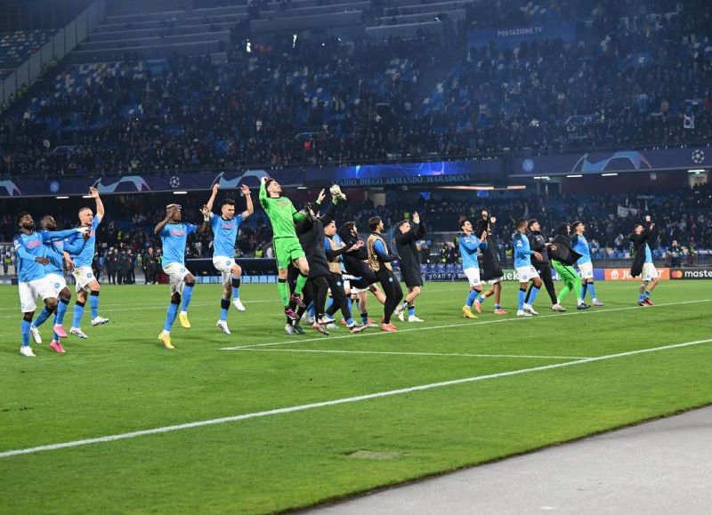 El equipo italiano goleó 3-0 al alemán con algunos minutos de Giovanni Simeone. Lucas Alario, al banco.