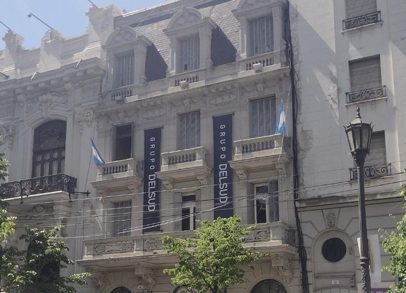 Es administrada por Francisco Vila Basualdo y Eugenia Martinez y están ubicados en Avenida 7 y 49, pleno centro de La Plata.