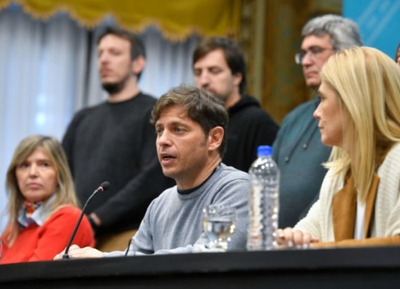 Kicillof remarcó que “ante un hecho de una gravedad imposible de exagerar, que marca un antes y un después, la convocatoria a la reflexión es amplia y abarca a todas las fuerzas políticas”.