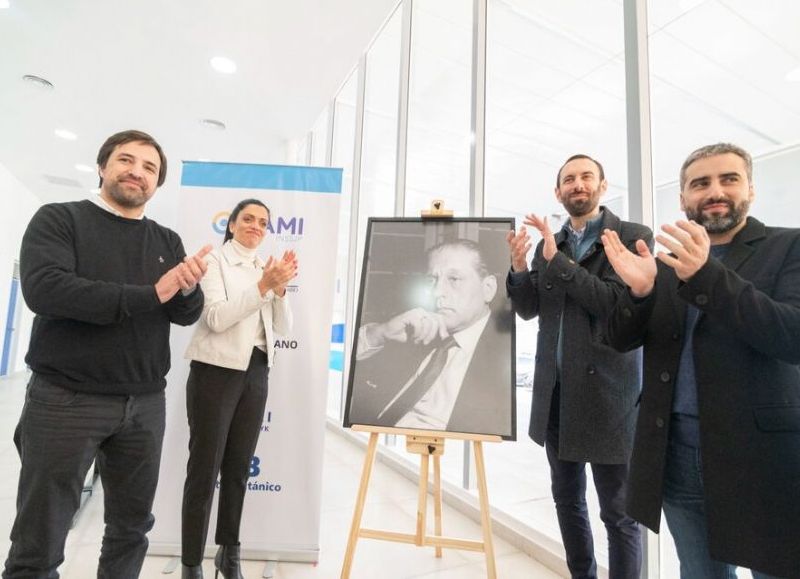 Selci, Rodríguez , Volnovich y Kreplak en el acceso al hospital.
