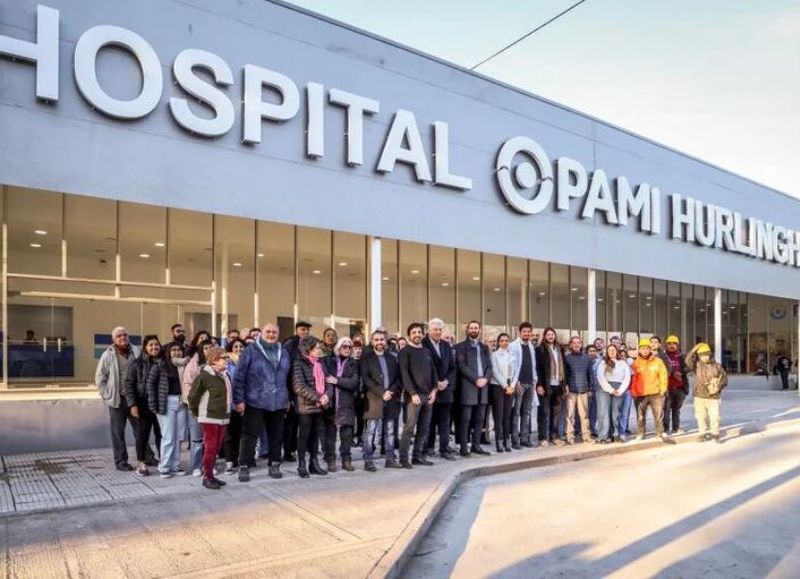 Selci junto a la ex directora del PAMI, Luana Volnovich, y su segundo, Martín Rodríguez, encabezaron la "inauguración" de la primera parte del hospital.