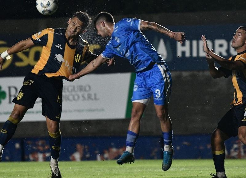 En un partido en el que no faltaron condimentos, el "Bohemio" perdió a último momento la chance de sumar de atrás frente al equipo de salta.