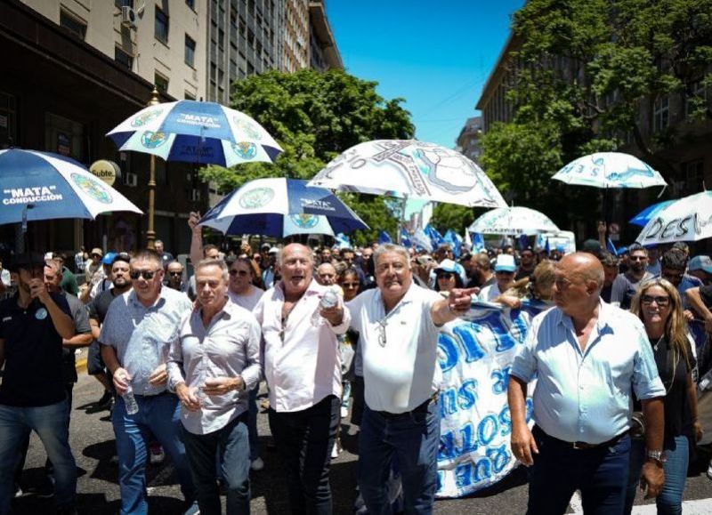 El Sindicato de Empleados y Obreros de Comercio y Afines (SEOCA) con sede en Morón se sumó a las medidas de fuerza en repudio de las políticas de la gestión de Javier Milei.
