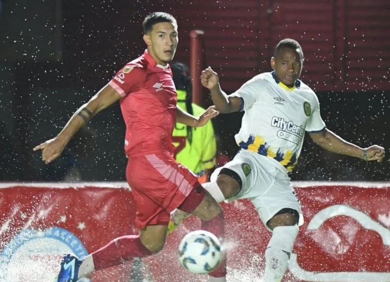 Con dos goles de Maximiliano Romer y uno de Luciano Gandou, el equipo de La Paternal anotó una victoria contundente y se subió al podio del grupo y quedó igualado con River y Vélez.