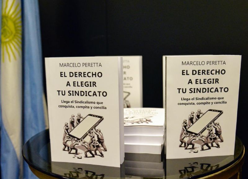 El libro "Derecho a elegir tu sindicato" de Marcelo Peretta.