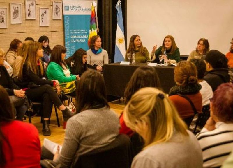 La ministra de las Mujeres, Políticas de Género y Diversidad Sexual Estela Díaz junto a las subsecretarias Lidia Fernández, Flavia Delmas y Mercedes Castilla participaron de la primera reunión del Consejo Consultivo Social.