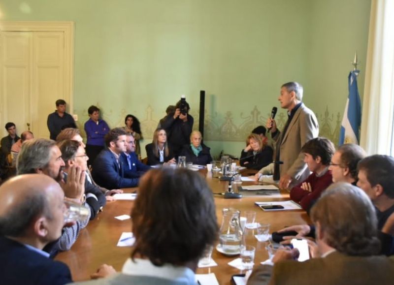 Representantes de la Mesa de Enlace Agragria mantuvieron un encuentro con legisladores del bloque UCR Gen para tratar el duro aumento de los aranceles inmobiliarios rurales.