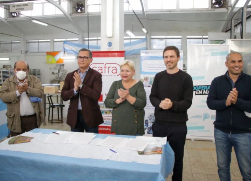 El Ministerio de Producción, Ciencia e Innovación Tecnológica, lanzó en Berazategui, junto al intendente Juan José Mussi y el presidente de INTI (Departamento de Tecnologías de Gestión), Rubén Geneyro.