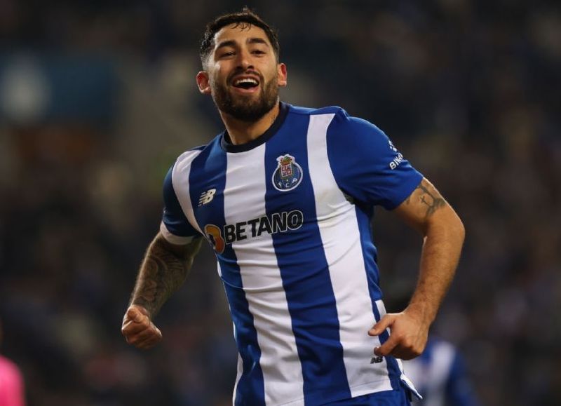 En Inglaterra aseguran que el equipo de Alexis Mac Allister va con todo por el mediocampista del Porto y el Xeneize conserva una plusvalía por una futura venta.