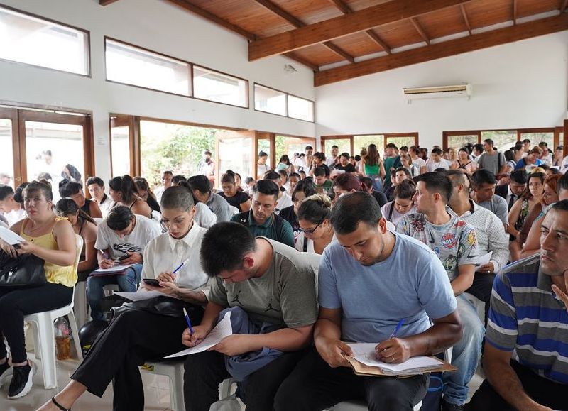 Más de 600 postulantes se presentaron en la primera convocatoria pública de personal que la Municipalidad de Merlo abrió para el nuevo Complejo Penitenciario Bonaerense, a través de la Subsecretaría de Trabajo, Empleo e Integración Laboral.