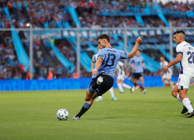 El Pirata ganaba con gol de Reyna avalado por el VAR, Sosa emparejó con un golazo para la T, Meriano volvió a adelantar al local de cabeza y Martínez empató de nuevo con otro golazo.