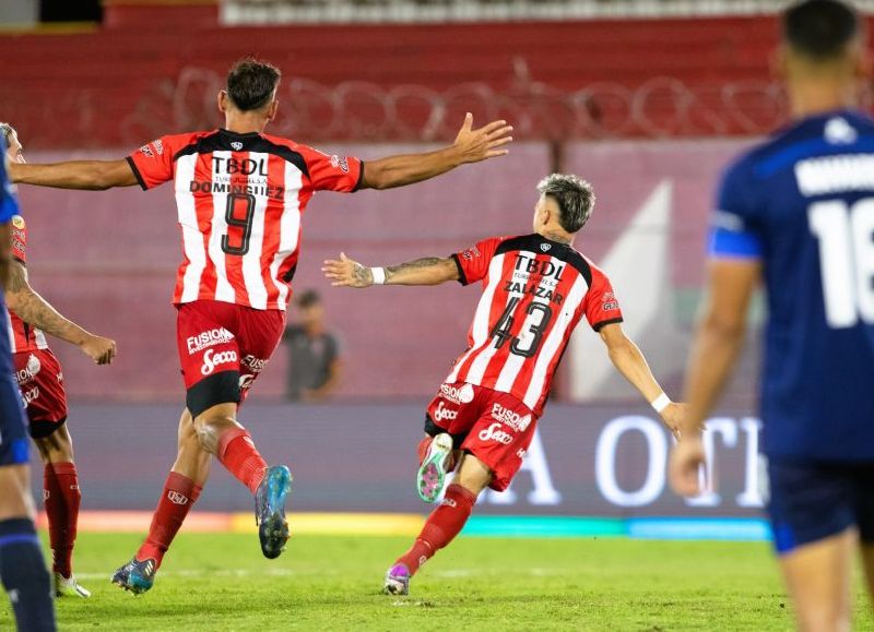 El Guapo logró imponerse por 2-1 ante la T, que mereció un poco más, pero se fue con las manos vacías del Palacio Ducó por la sexta fecha de la Copa Liga Profesional.