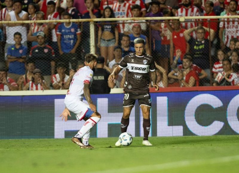 En el Estadio 15 de Abril, el Tatengue empató ante Calamar por el encuentro correspondiente a la fecha 6 de la zona B de la Copa de la Liga Profesional. Ambos buscaron el triunfo pero ninguno pudo convertir.