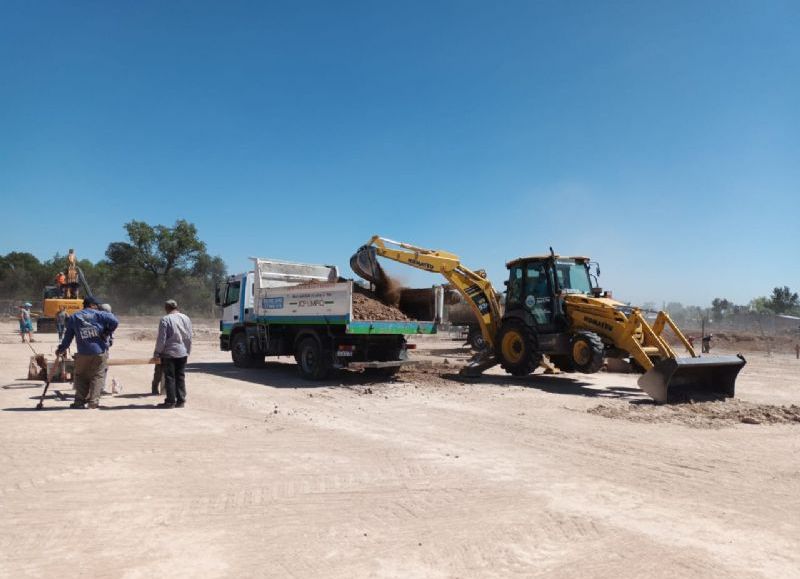 Dicha construcción de la Facultad se lleva a cabo con fondos municipales y empleados de la Constructora Municipal y se prevé la finalización de la misma el corriente año.