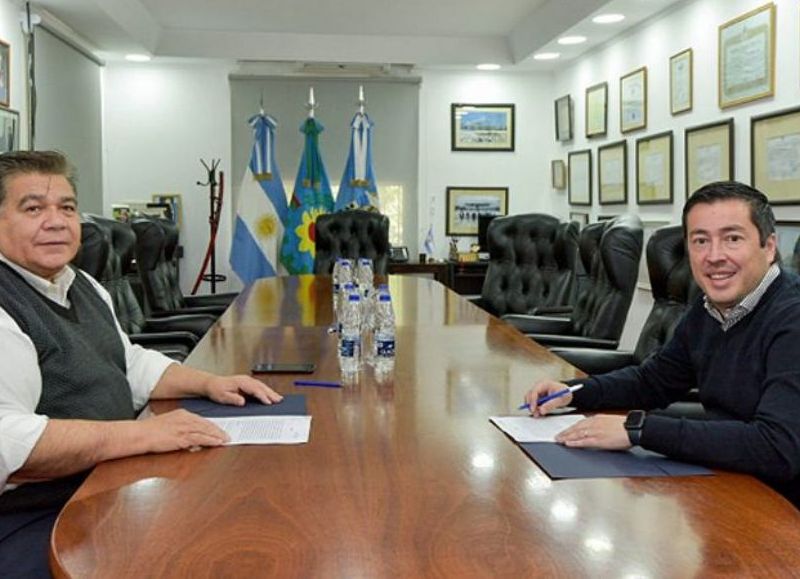 El ministro de Infraestructura y Servicios Públicos bonaerense, Leonardo Nardini, firmó nuevos convenios con el jefe comunal de José C Paz, Mario Ishii.
