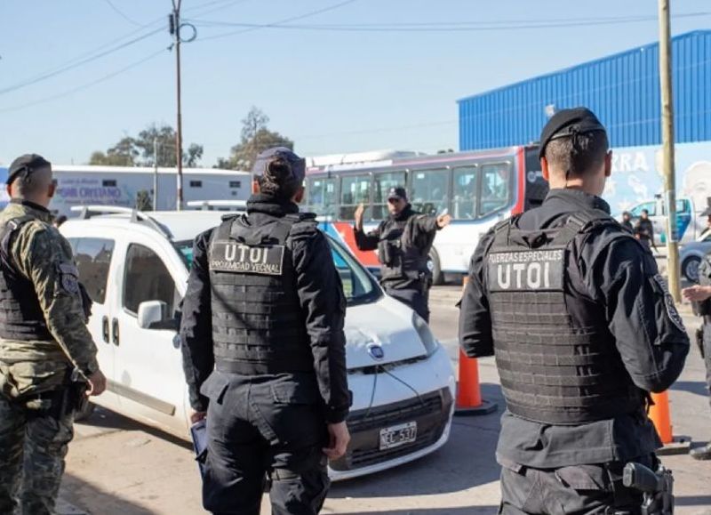 El gobernador bonaerense Axel Kicillof destinará 400 efectos de la Unidad Táctica de Operaciones para que actúen en Rosario.