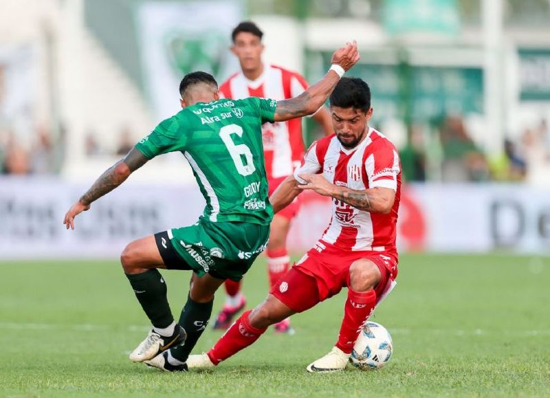 Con goles de Gamba y Balboa, el Tatengue venció 2-1 al Verde en Junín. Licha López había abierto la historia en el primer tiempo.