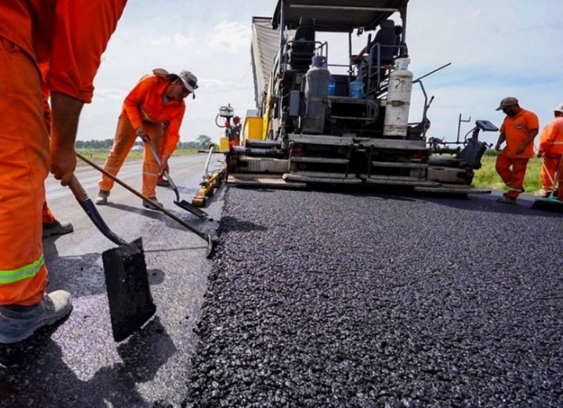 Las tareas contempladas en la obra consisten en la rehabilitación y refuerzo en ambas calzadas, el mantenimiento y la puesta en valor de puentes, instalación de señalización vertical y horizontal.