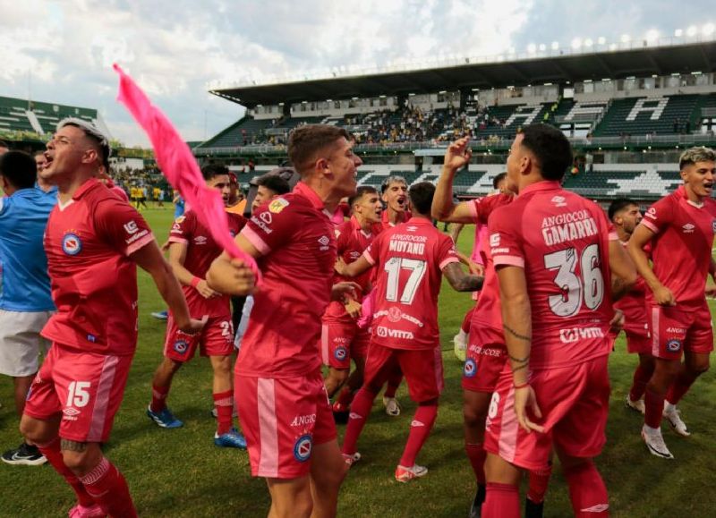 Tras un entretenido partido y una infartante serie de penales, el Bicho dejó afuera al Halcón y está entre los cuatro mejores del torneo.